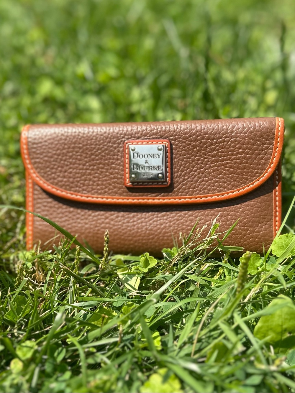 Dooney &Bourke Pebbled Leather Continental Wallet Brown Tan Zip Checkbook Clutch